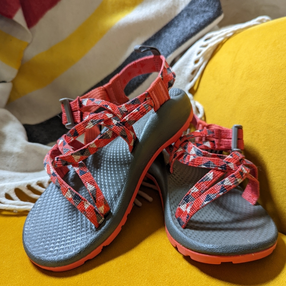 Chaco Sandals girls 2 NWOT - Picture 2 of 7